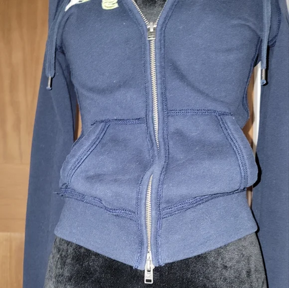 HOLLISTER - Picture 5 of 12